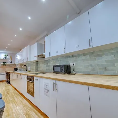 Daire The Big House - 8 Bedrooms