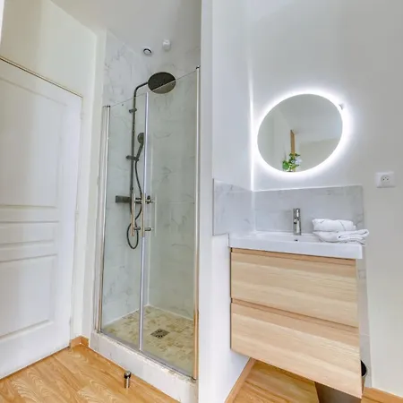 The Big House - 8 Bedrooms Apartman *